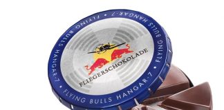 Schokolade, die Flügel verleiht! Nur bei VIVA: die „Flying Bulls Fliegerschokolade“