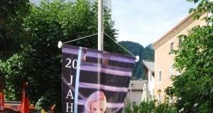 Zum Jubiläum werden die Fahnen gehisst