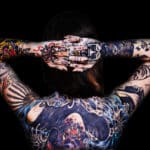 tattoo-netzwerk-ruecken-bunt