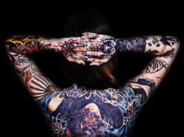 tattoo-netzwerk-ruecken-bunt