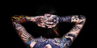 tattoo-netzwerk-ruecken-bunt