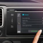 Mit PACE Drive kann jetzt auch direkt im Auto über CarPlay und Android Auto bezahlt werden.