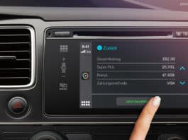 Mit PACE Drive kann jetzt auch direkt im Auto über CarPlay und Android Auto bezahlt werden.