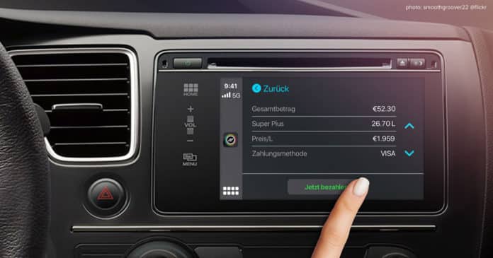 Mit PACE Drive kann jetzt auch direkt im Auto über CarPlay und Android Auto bezahlt werden.