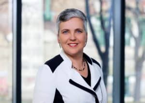 Viele Mitarbeitende flüchten sich wegen schlechtem Arbeitsklima ins Home-Office. Richtiges Leadership der Führungskräfte setzt hier an.