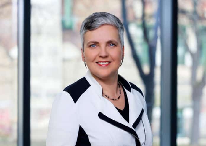 Viele Mitarbeitende flüchten sich wegen schlechtem Arbeitsklima ins Home-Office. Richtiges Leadership der Führungskräfte setzt hier an.