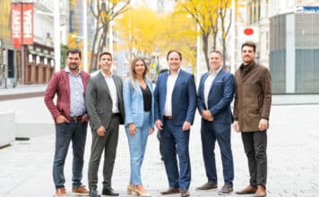 iDWELL Team (vlnr: Michael Haller, Christian Wurm, Anna-Katharina Matzenberger, Alexander Roth, Fritz Stiegler, Daniel Hobmeier)