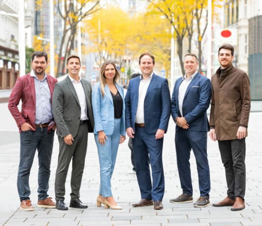 iDWELL Team (vlnr: Michael Haller, Christian Wurm, Anna-Katharina Matzenberger, Alexander Roth, Fritz Stiegler, Daniel Hobmeier)