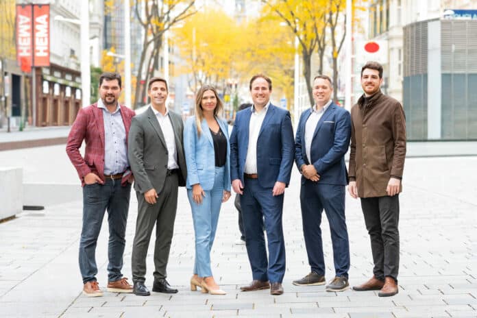 iDWELL Team (vlnr: Michael Haller, Christian Wurm, Anna-Katharina Matzenberger, Alexander Roth, Fritz Stiegler, Daniel Hobmeier)